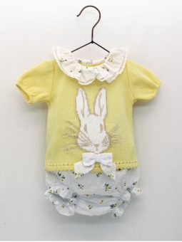 Girl set of short-sleeved sweater and bloomers