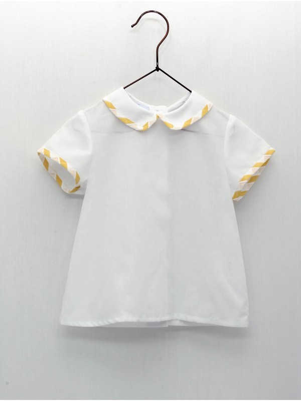 Camisa con cuello camisero y vivos de rayas