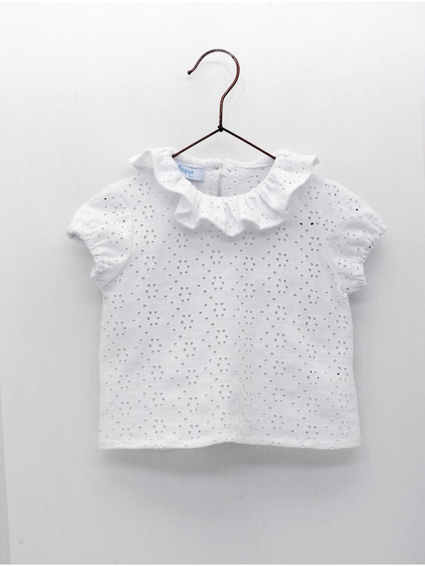 Camiseta cuello volante tejido calado