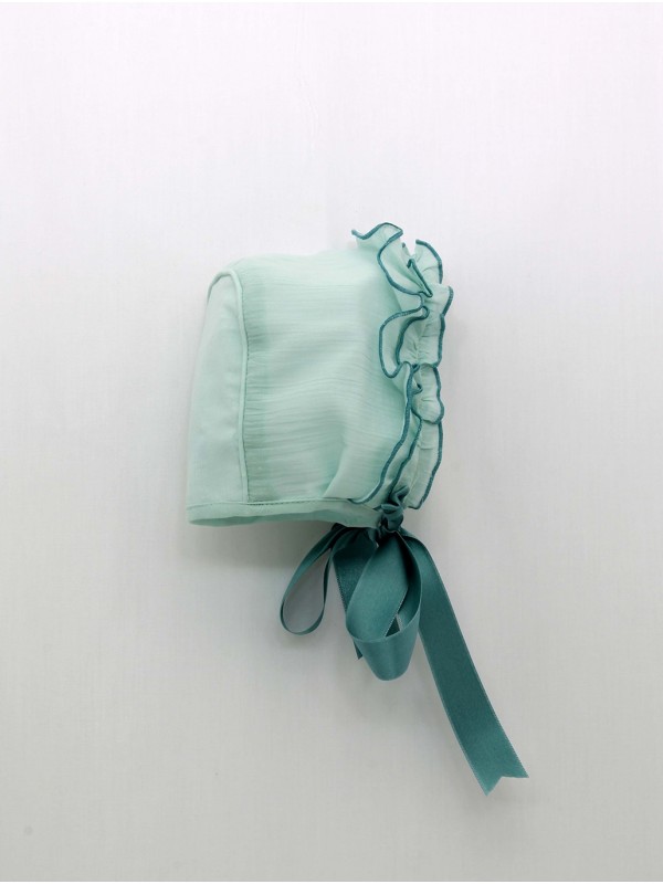 Bamboo and satin bonnet