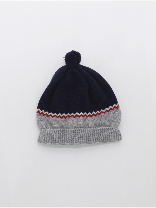 Gorro con greca y pompón