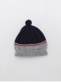 Gorro con greca y pompón