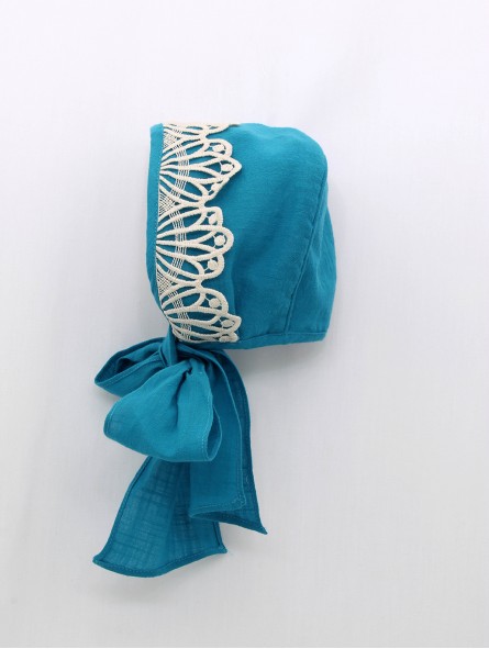 Cleo Bonnet