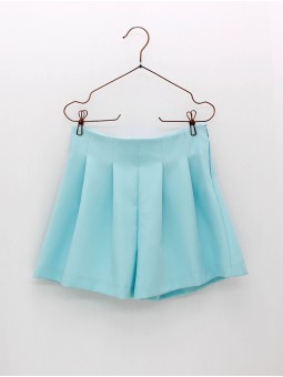 Short with pleats