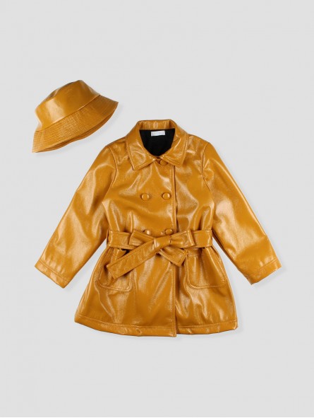 IMPERMEABLE DE CHAROL CON CINTURÓN Y GORRO A JUEGO CC. PLUMETI