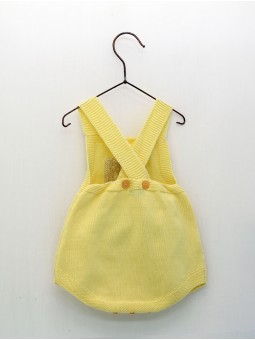 Pelele de punto liso con tirantes y dibujo conejo