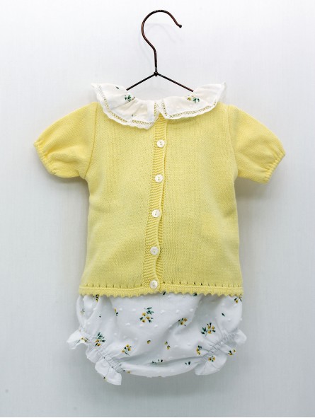 Girl set of short-sleeved sweater and bloomers