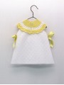 Vestido bordado con capacete punto