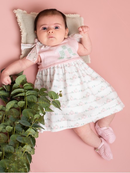 Vestido tipo faldón punto y tela en estampado casitas