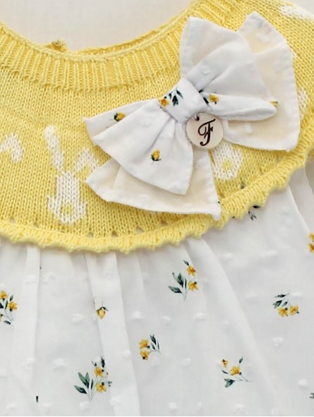 Vestido estampado con capacete de punto