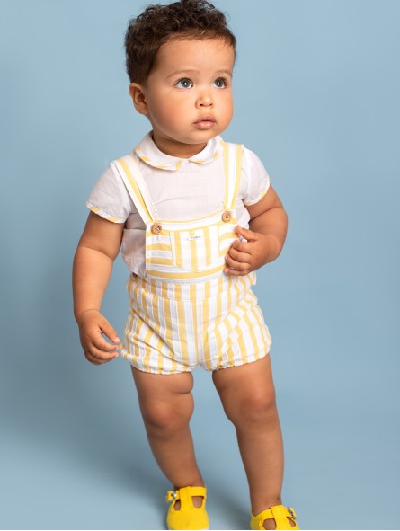 Camisa com pescoço camisero e vivos de listras