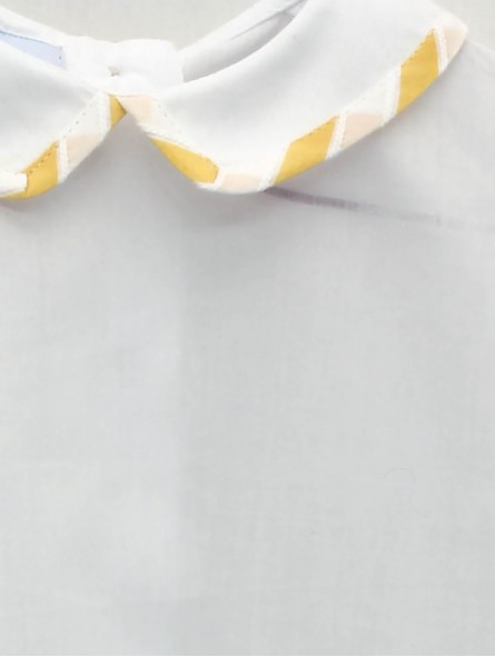 Camisa con cuello camisero y vivos de rayas