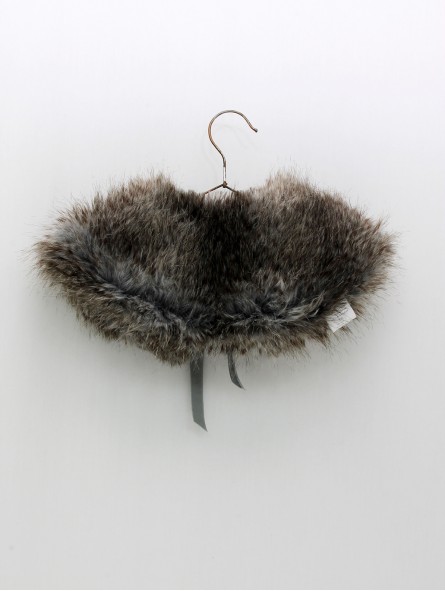 Cuello niña de pelo con lazo