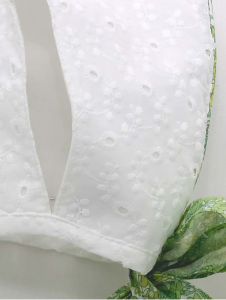 Embroidered fabric bonnet