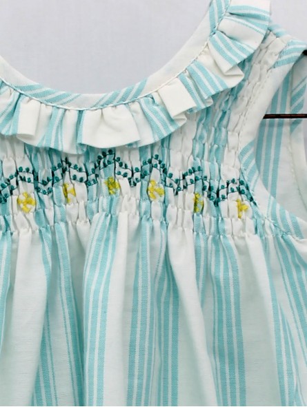 Vestido listras com ninho de abeja