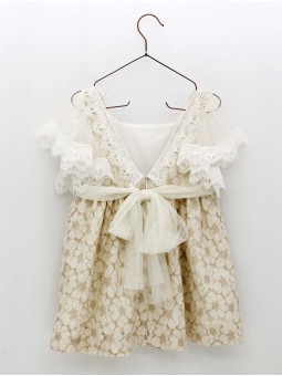 Vestido de encaixe beig com tul