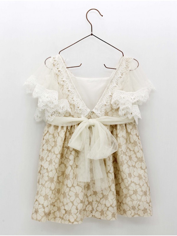 Vestido de encaixe beig com tul