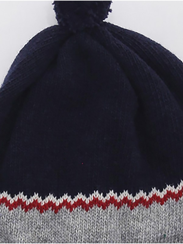 Gorro con greca y pompón