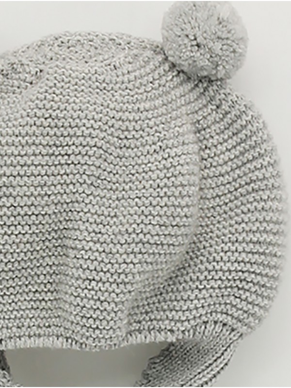 Gorro con pompones