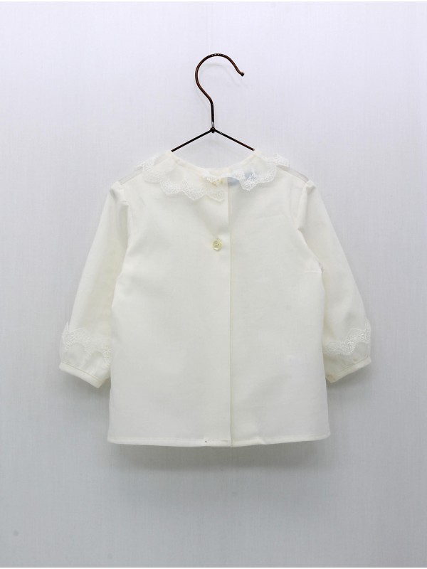Blusa batista cuello tul bordado