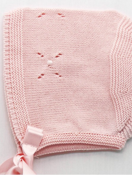 Bonnet with embroidery