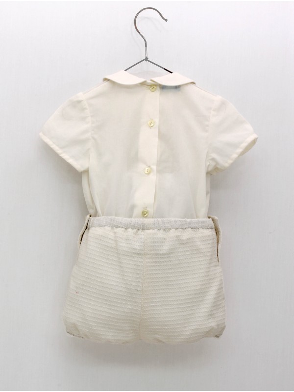 Conxunto blusa batista e pantalón curto