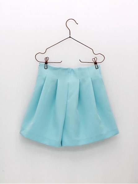 Short with pleats
