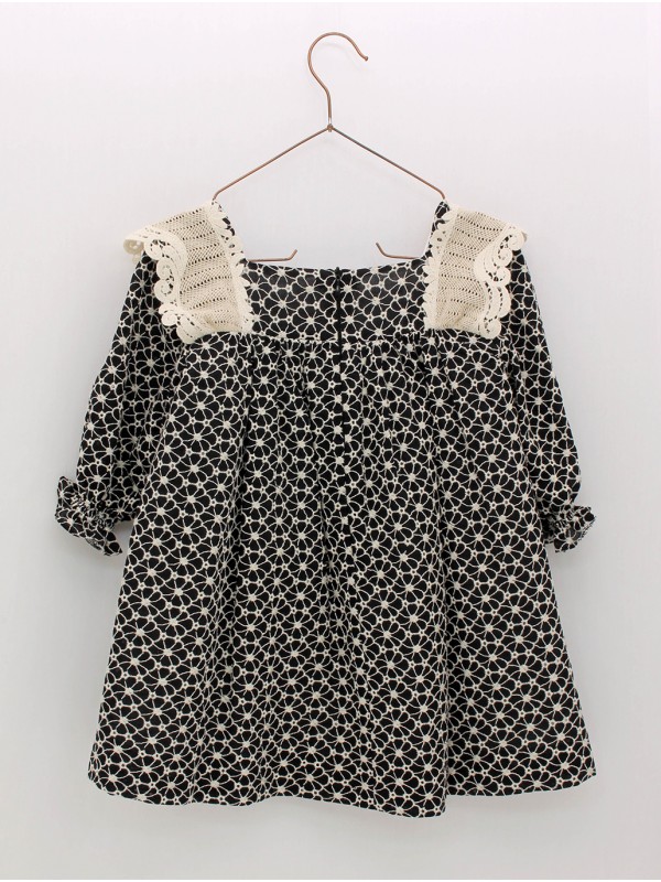 VESTIDO TEJIDO BORDADO FLORES ESCOTE CUADRADO CON PUNTILLA RÚSTICA CC. TOSCANA