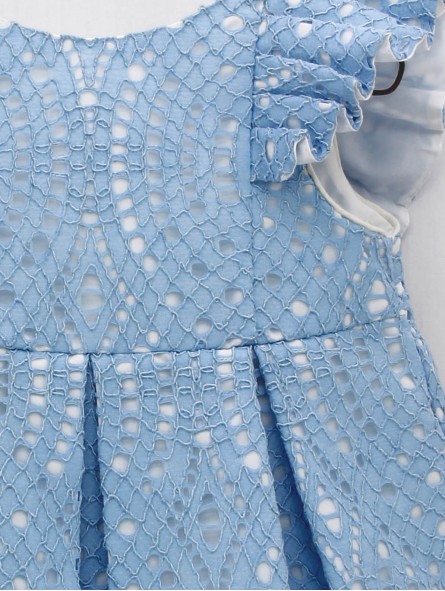 VESTIDO EN TEJIDO ENCAJE CON VOLUMEN ESPALDA ABIERTA CON VOLANTE CC. ANTONIETA