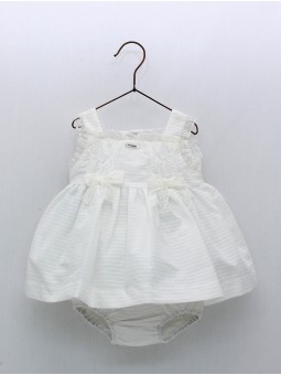 Jesusito em tecido bordado bodoques e valenciennes em atacante