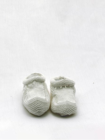 Knitted baby shoe