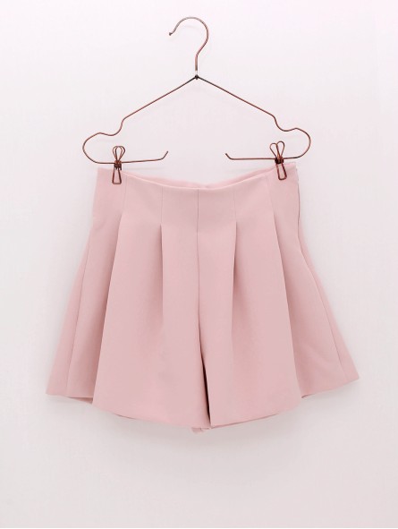 Short with pleats
