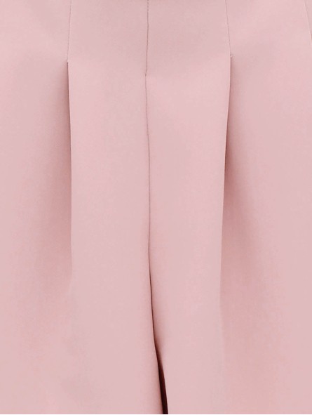Short with pleats
